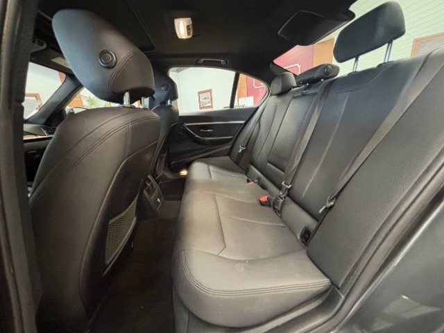 Used 2018 BMW 330i Sedan RWD image 12