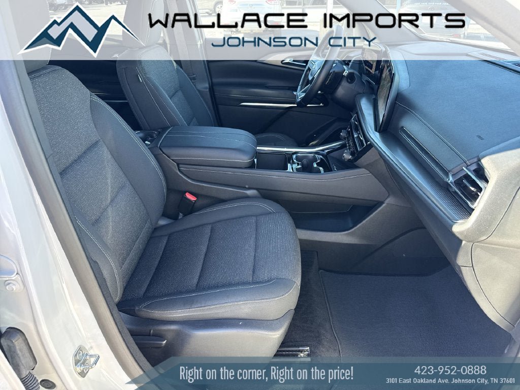 Used 2025 Chevrolet Traverse LT FWD image 35