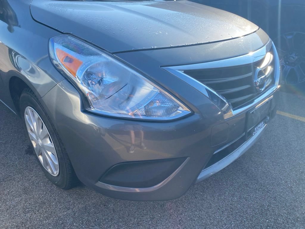Used 2017 Nissan Versa SV FWD image 4