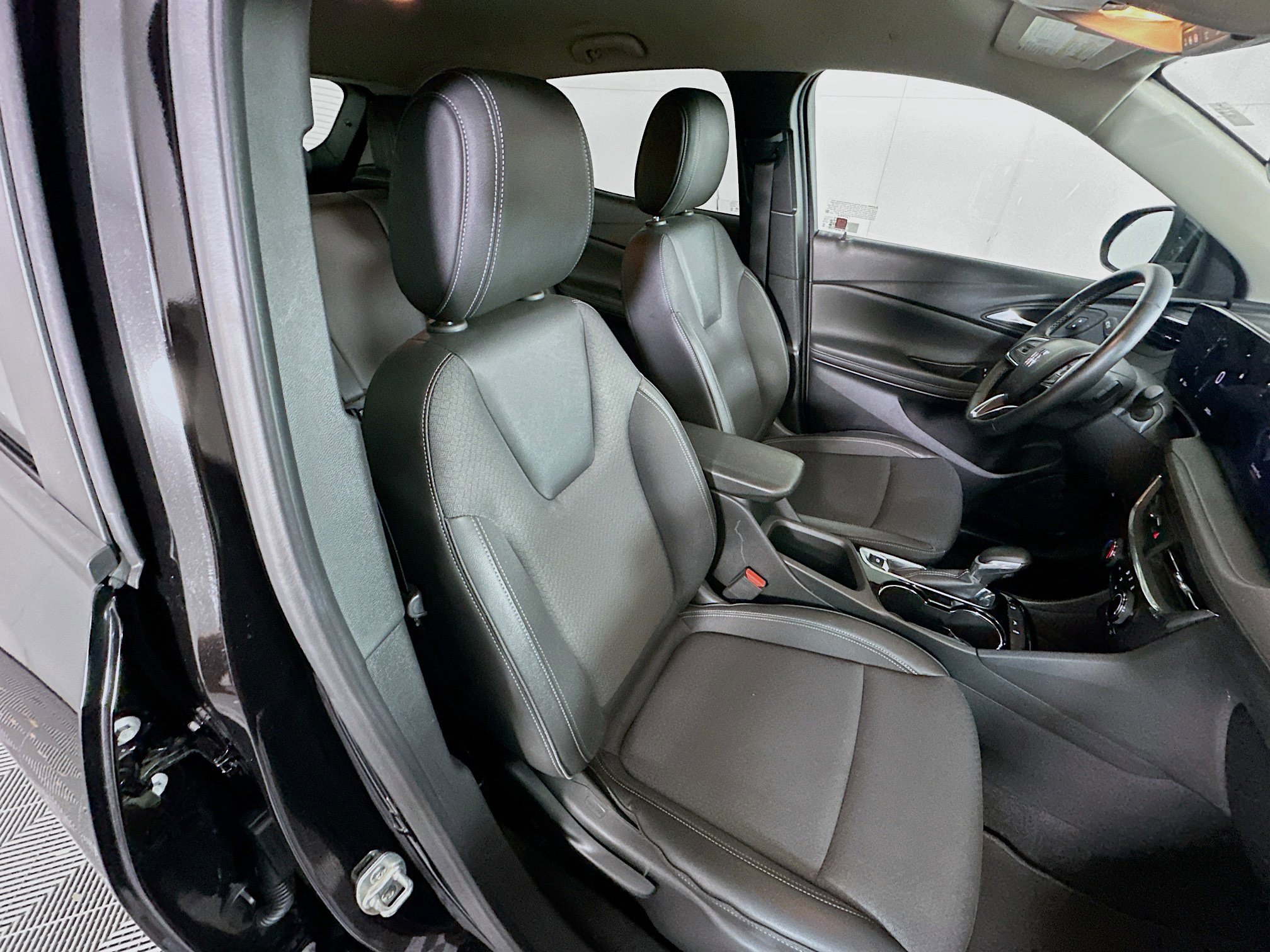 Used 2025 Buick Encore GX Preferred FWD image 30