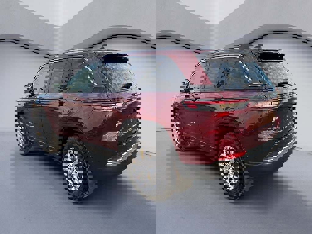 Used 2022 Jeep Grand Cherokee Limited image 5