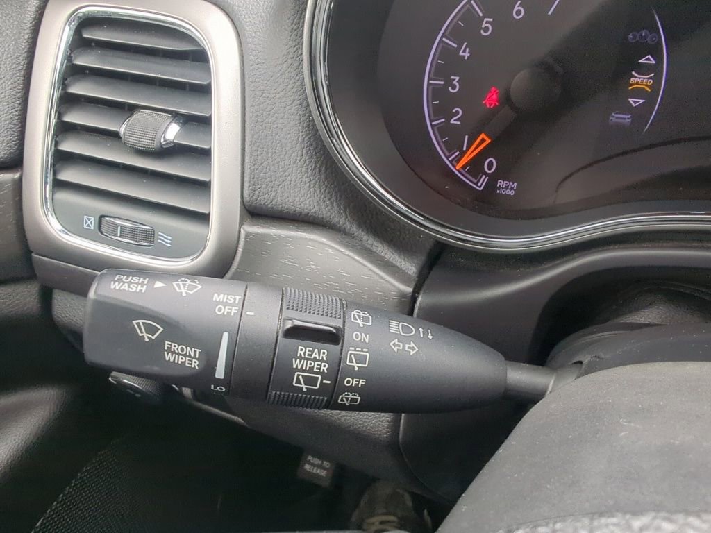 Used 2018 Jeep Grand Cherokee Laredo RWD image 31