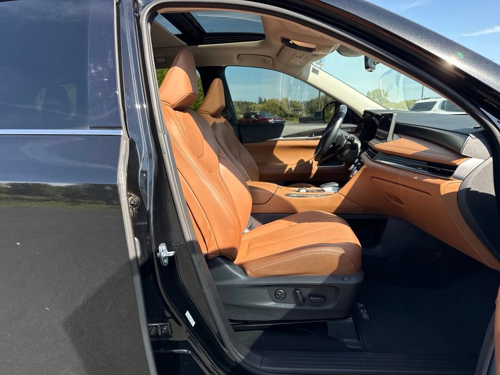 Used 2023 INFINITI QX60 Sensory w/ Cargo Package AWD/4WD image 11