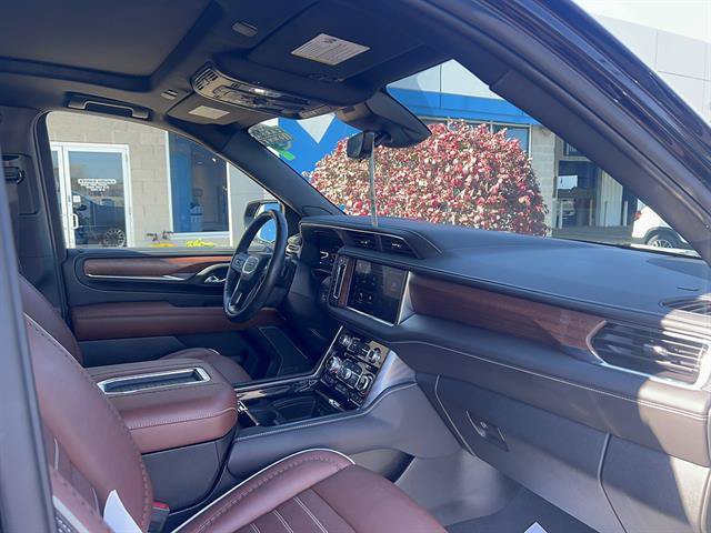 Used 2023 GMC Yukon Denali Ultimate AWD/4WD image 16