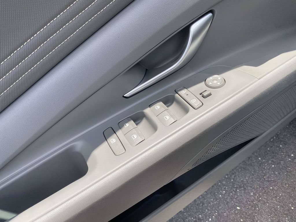 Certified 2025 Hyundai Elantra Sport FWD image 21
