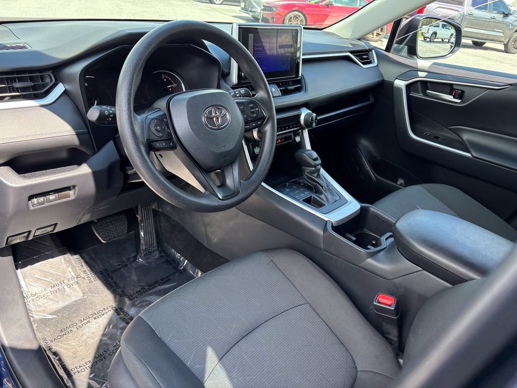 Used 2025 Toyota RAV4 XLE AWD/4WD image 16