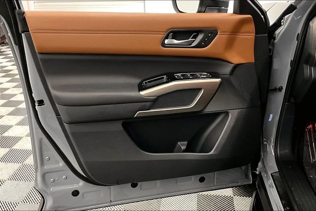 New 2025 Nissan Pathfinder Platinum w/ Lighting Package (N93) image 31