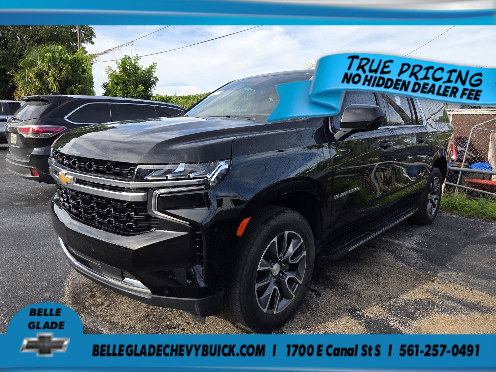 Used 2023 Chevrolet Suburban LS RWD image 1