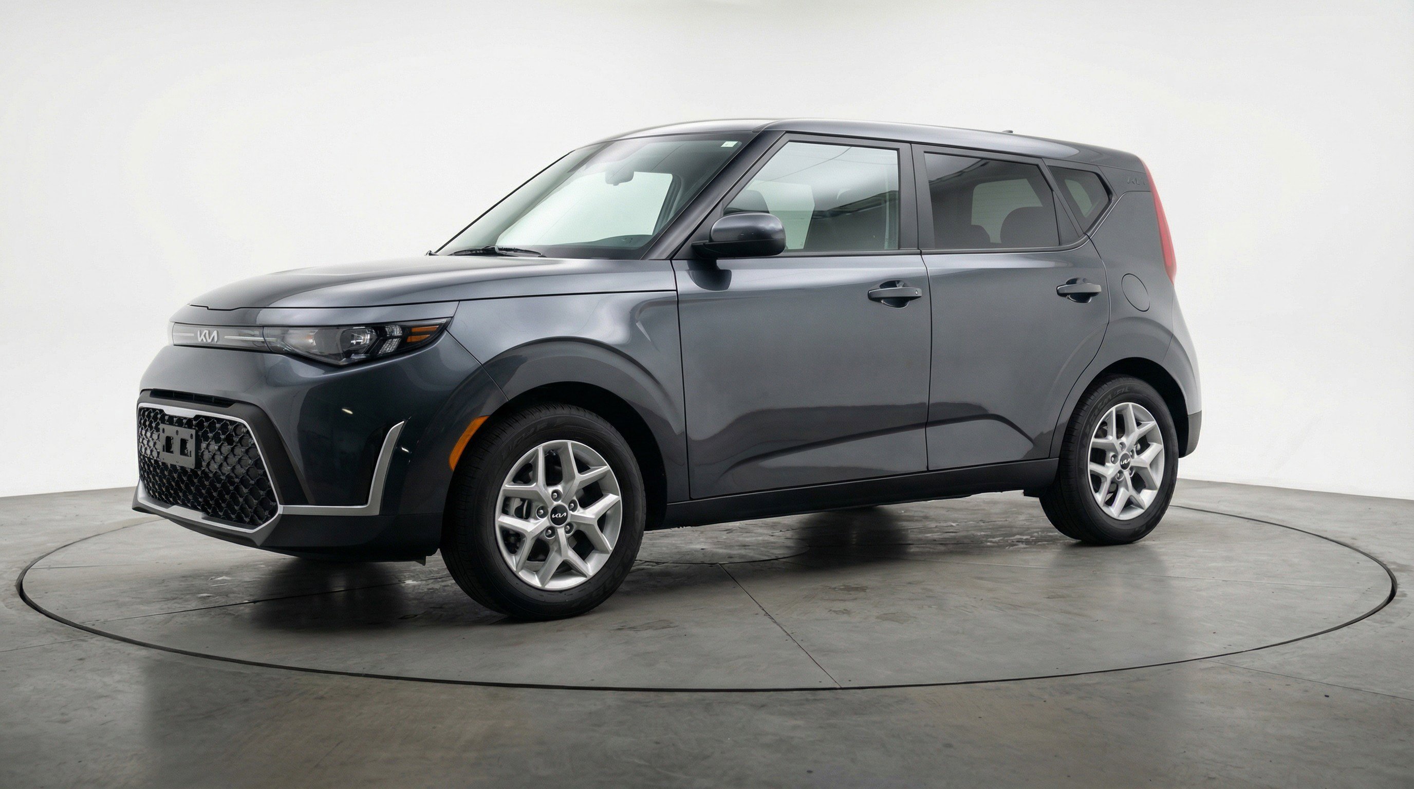 Used 2025 Kia Soul LX w/ LX Technology Package image 3