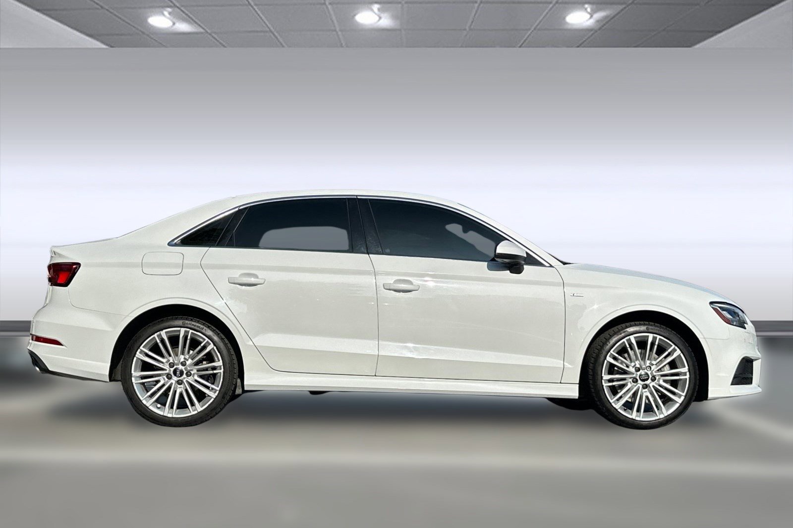 Used 2017 Audi A3 2.0T Premium Plus w/ Premium Plus Package image 2