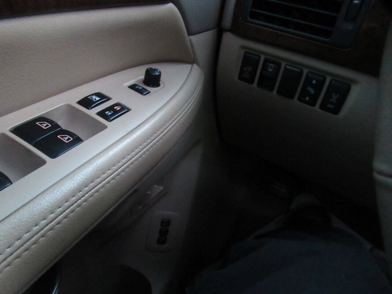 Used 2012 Nissan Armada Platinum image 46