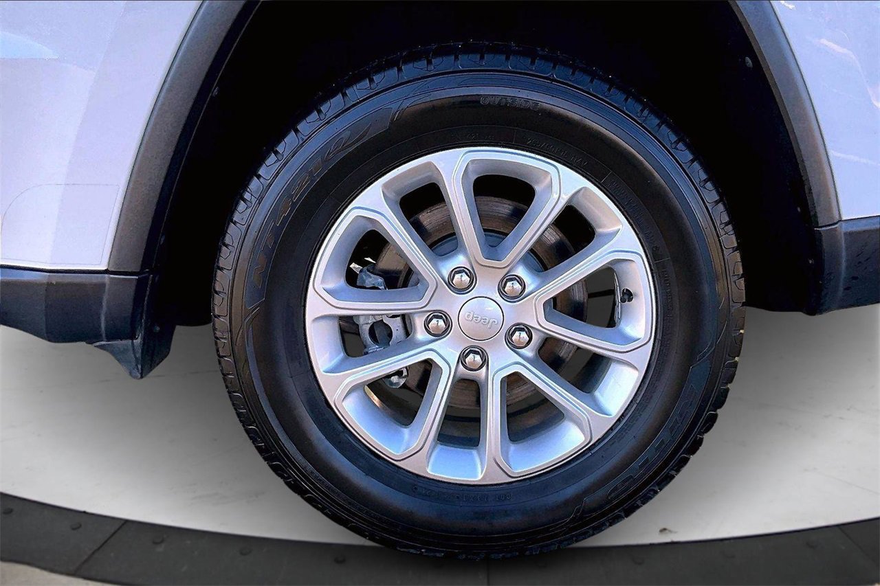 Certified 2021 Jeep Grand Cherokee Laredo image 34