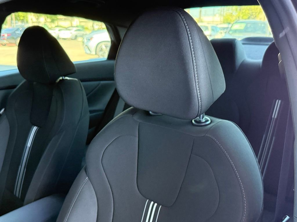 Used 2025 Hyundai Elantra SEL FWD image 2