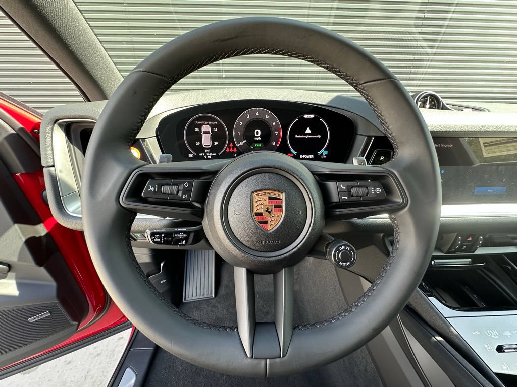 Certified 2025 Porsche Cayenne E-Hybrid AWD/4WD image 19