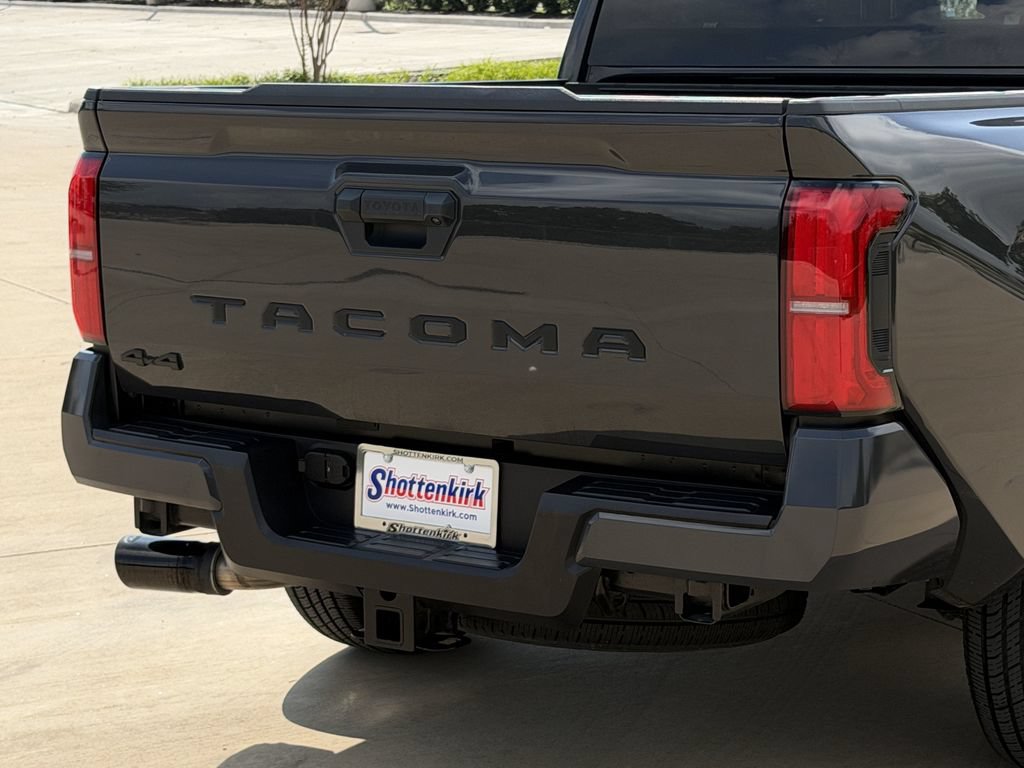 Used 2025 Toyota Tacoma SR5 AWD/4WD image 6