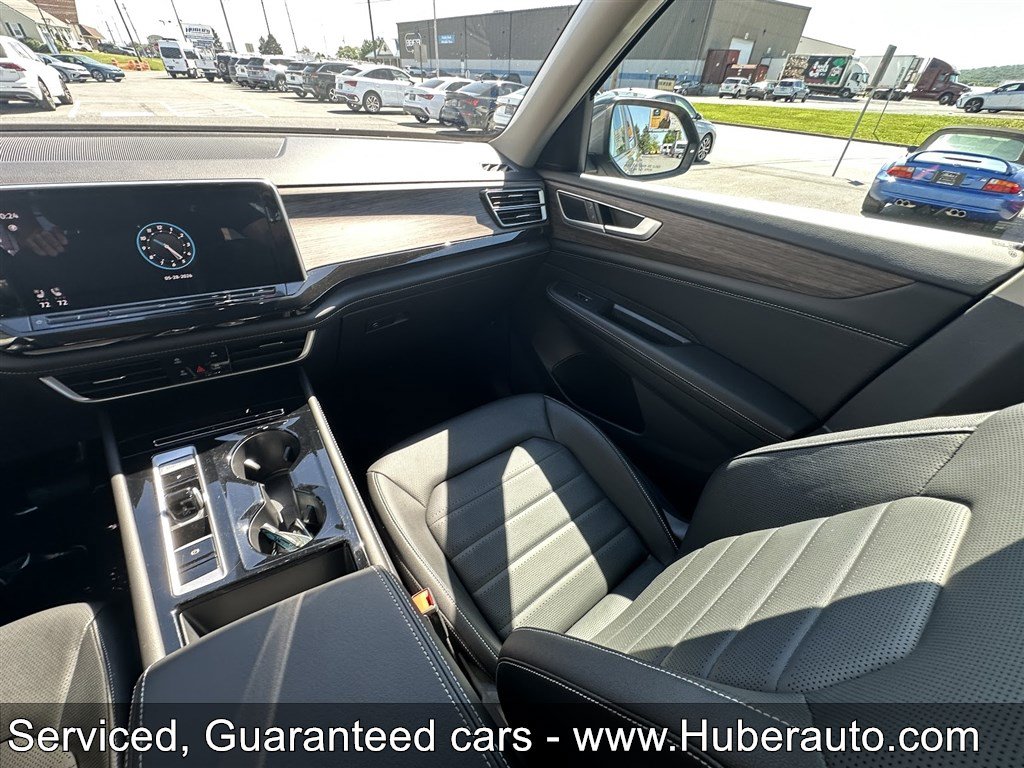 Used 2025 Volkswagen Atlas SEL AWD/4WD image 16
