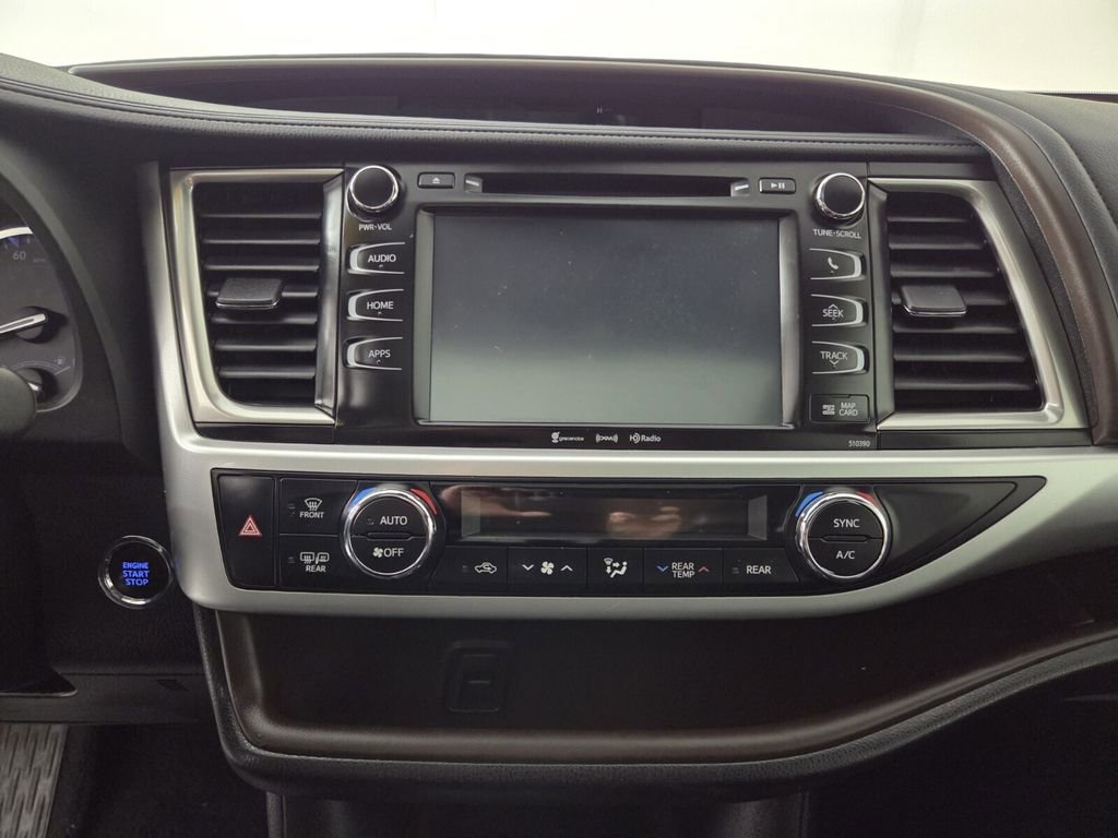 Used 2019 Toyota Highlander SE image 16