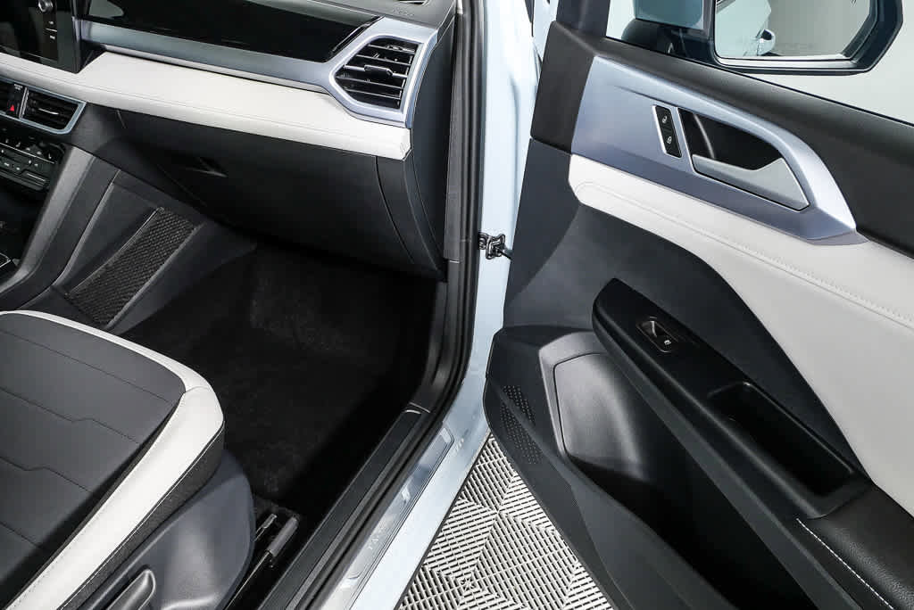 New 2026 Volkswagen Taos SE FWD image 25