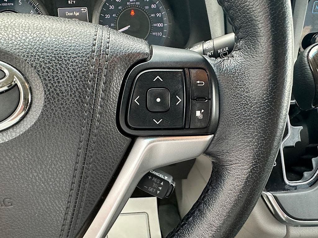 Used 2017 Toyota Sienna XLE Premium FWD image 24