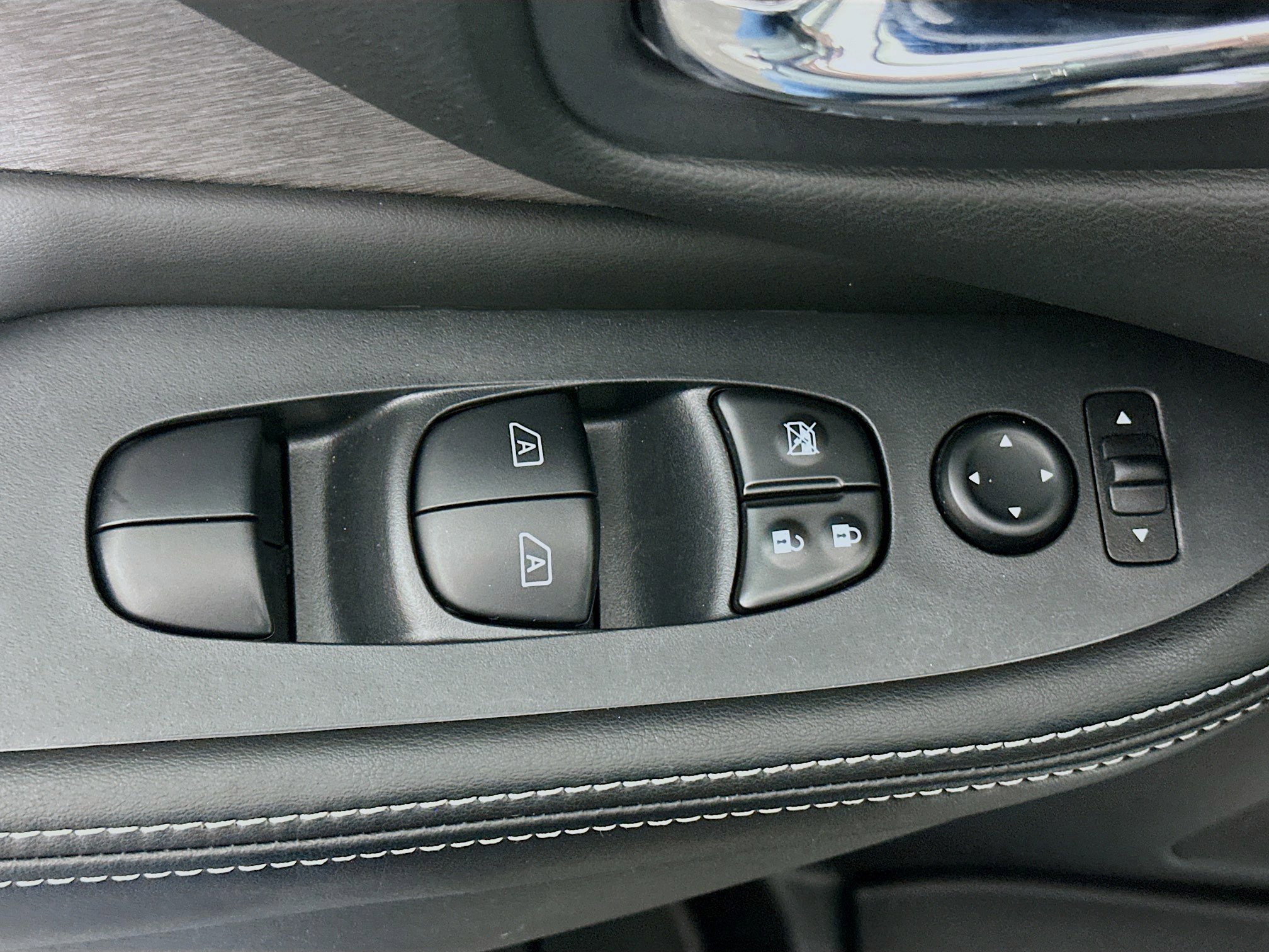 Used 2024 Nissan Murano SV image 15