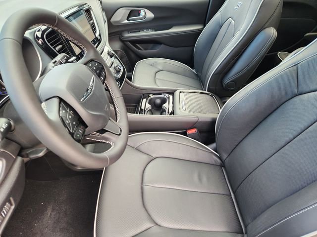 New 2026 Chrysler Pacifica Limited w/ S Appearance Package FWD image 9