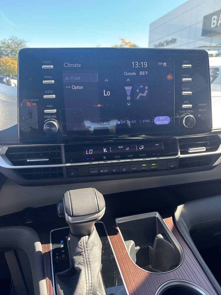 Used 2022 Toyota Sienna XLE image 27