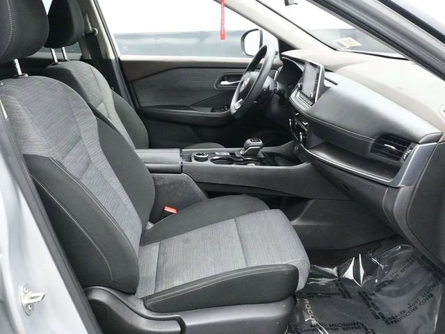 Used 2023 Nissan Rogue SV image 9
