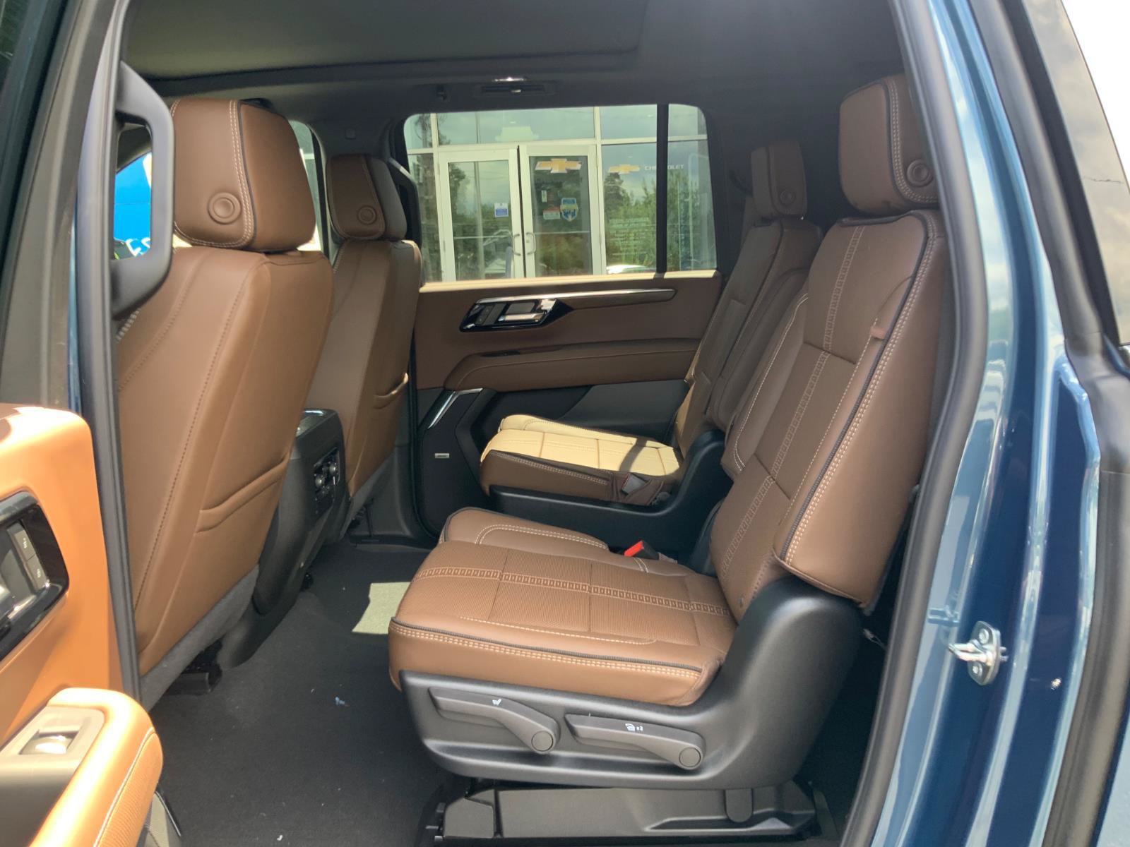 New 2026 Chevrolet Suburban High Country AWD/4WD image 12