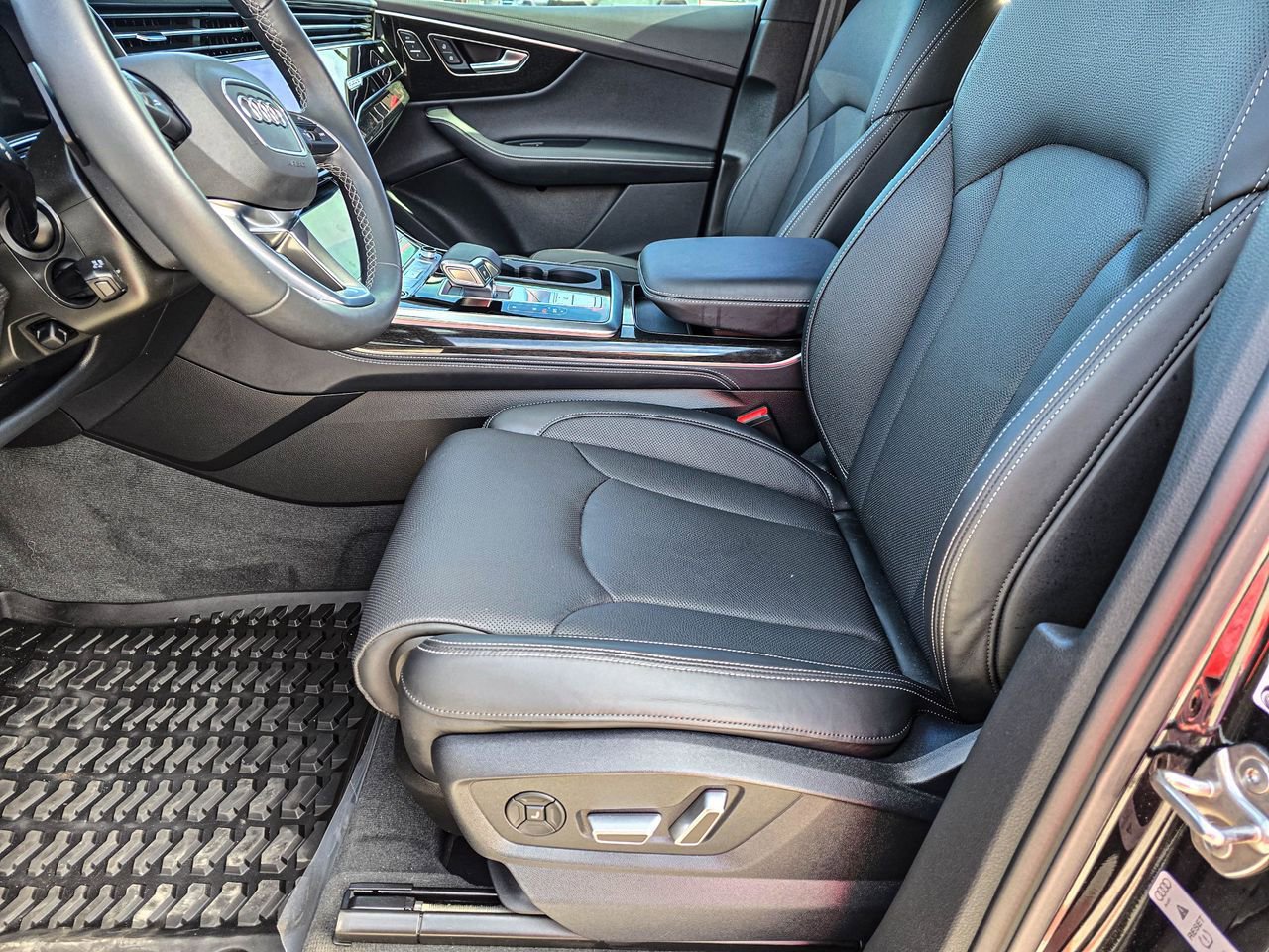 Used 2025 Audi Q7 3.0T Prestige image 14