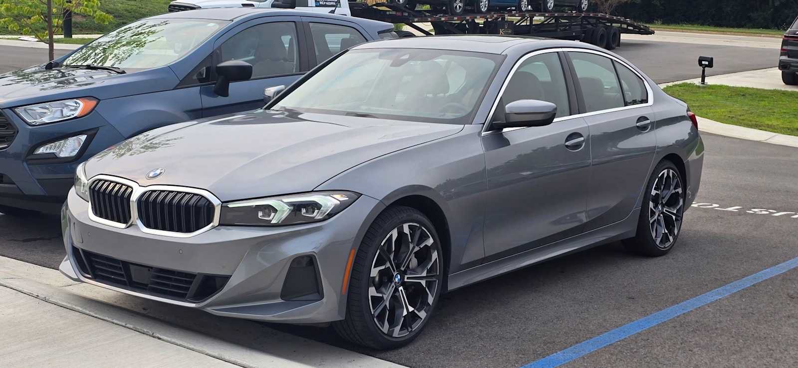 Used 2025 BMW 330i xDrive Sedan w/ Premium Package AWD/4WD image 2