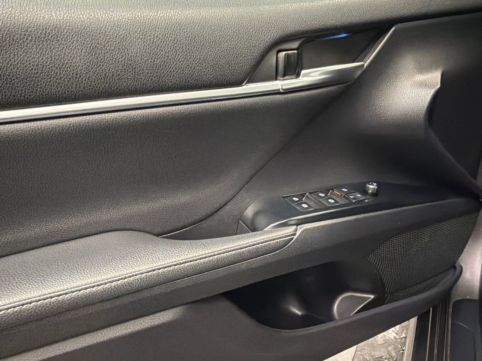 Used 2020 Toyota Camry XSE image 31