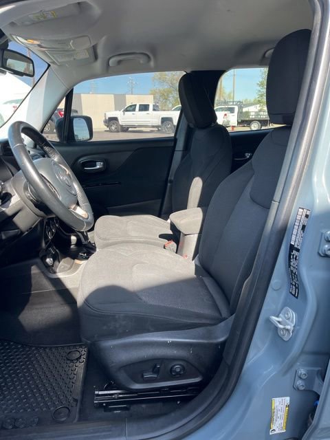 Used 2017 Jeep Renegade Latitude w/ Popular Equipment Group AWD/4WD image 29