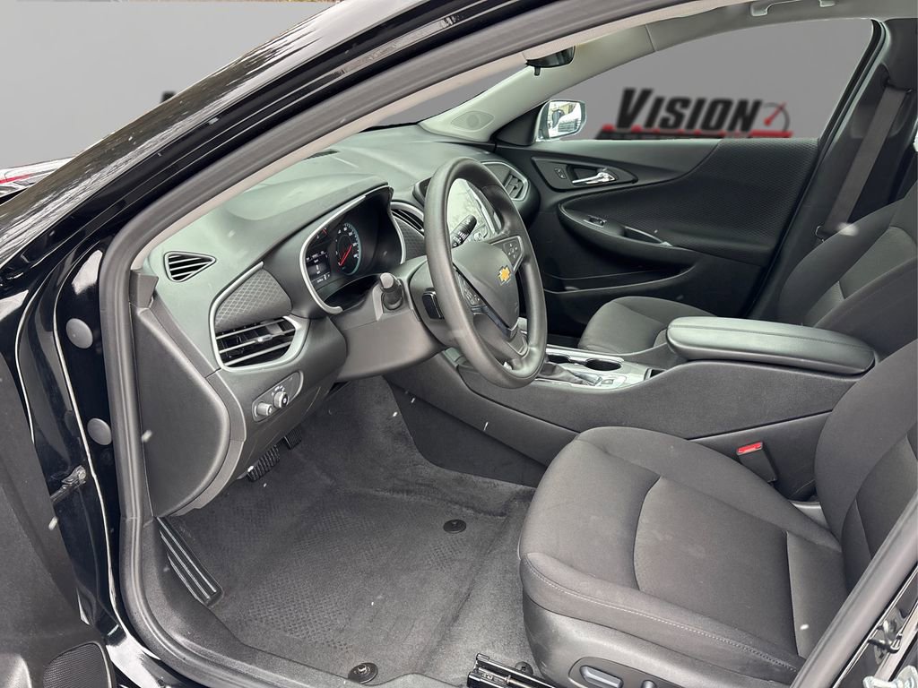 Used 2025 Chevrolet Malibu LT image 9