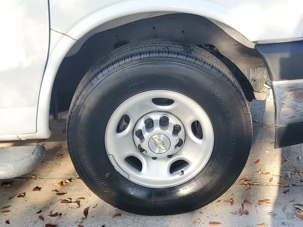 Used 2024 Chevrolet Express 2500 w/ Driver Convenience Package RWD image 7