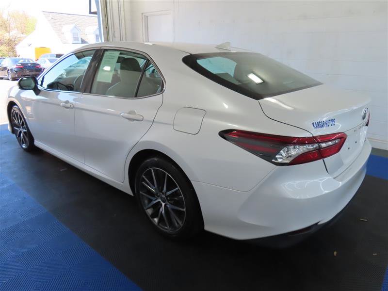 Used 2021 Toyota Camry XLE FWD image 10