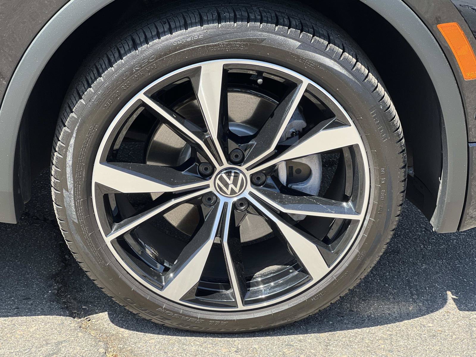 Certified 2024 Volkswagen Tiguan SEL R-Line AWD/4WD image 30