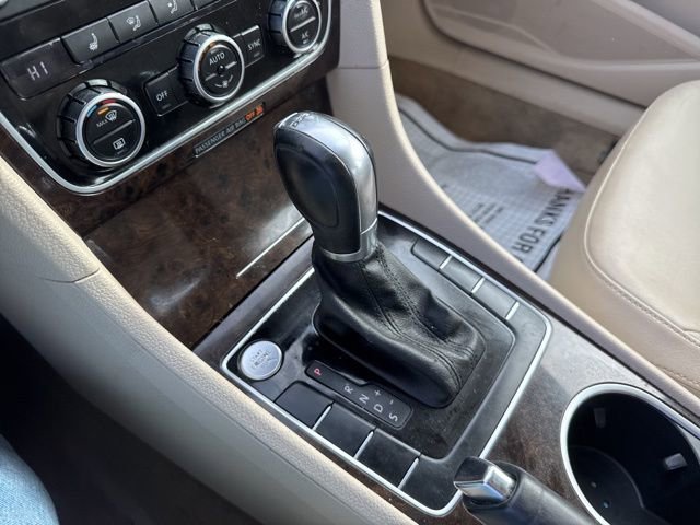 Used 2014 Volkswagen Passat TDI SEL Premium FWD image 19