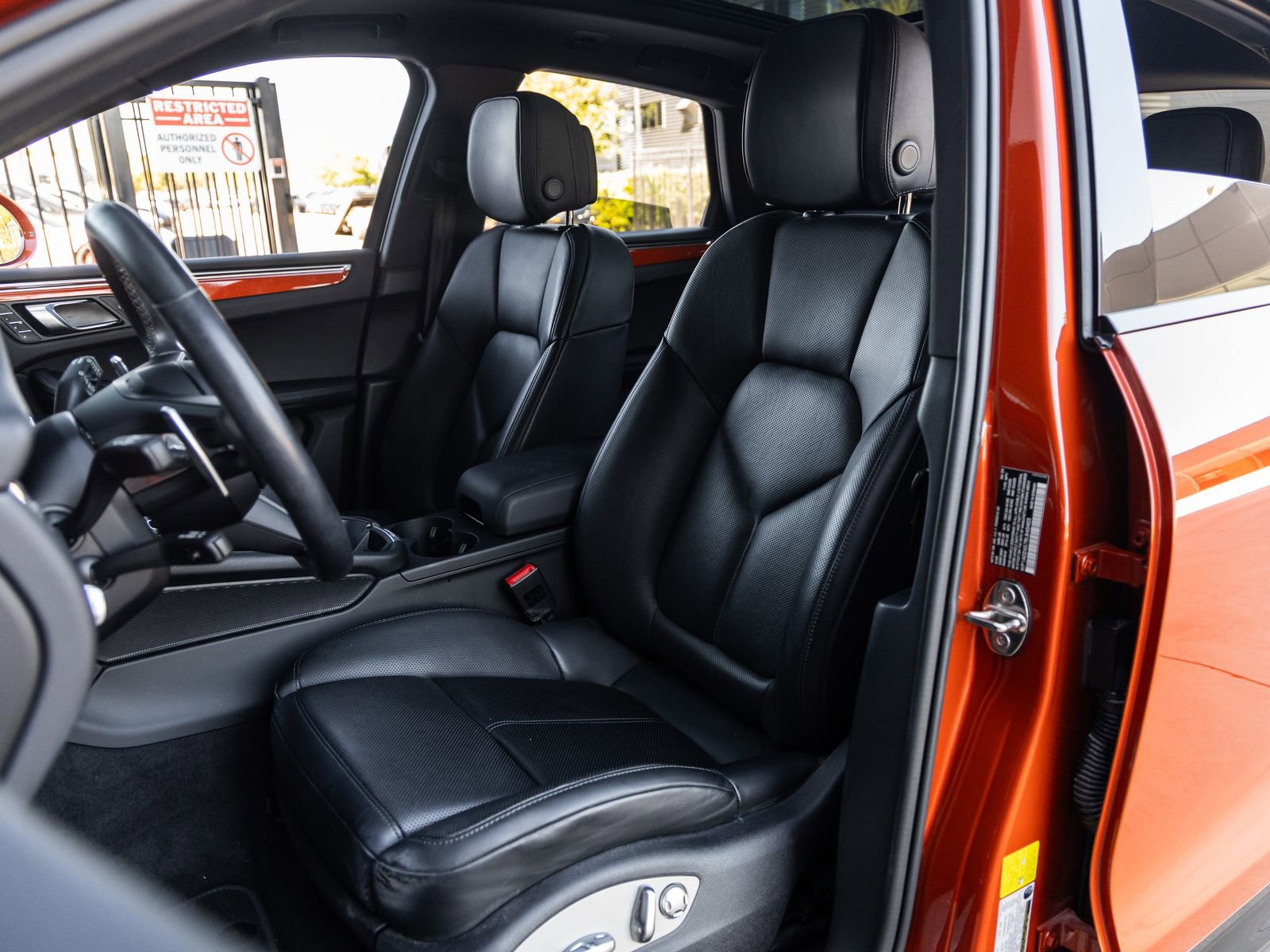 Certified 2024 Porsche Macan S image 5