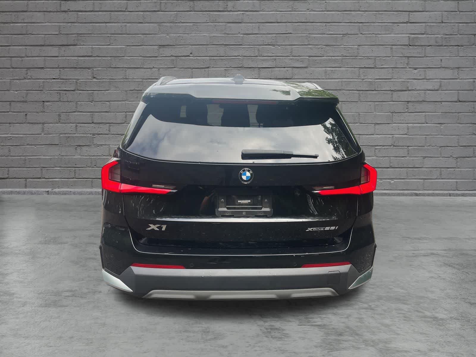 Used 2023 BMW X1 xDrive28i w/ Premium Package AWD/4WD image 4