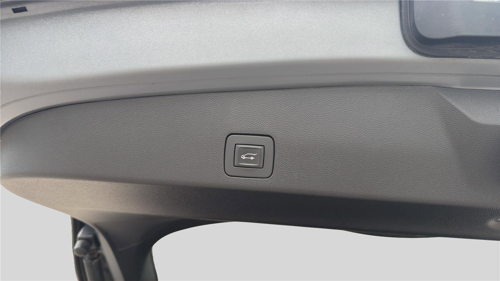 Used 2020 Buick Encore GX Essence w/ Experience Buick Package image 19