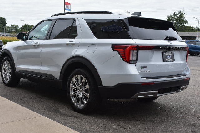 Used 2026 Ford Explorer Active w/ Active Comfort Package AWD/4WD image 16