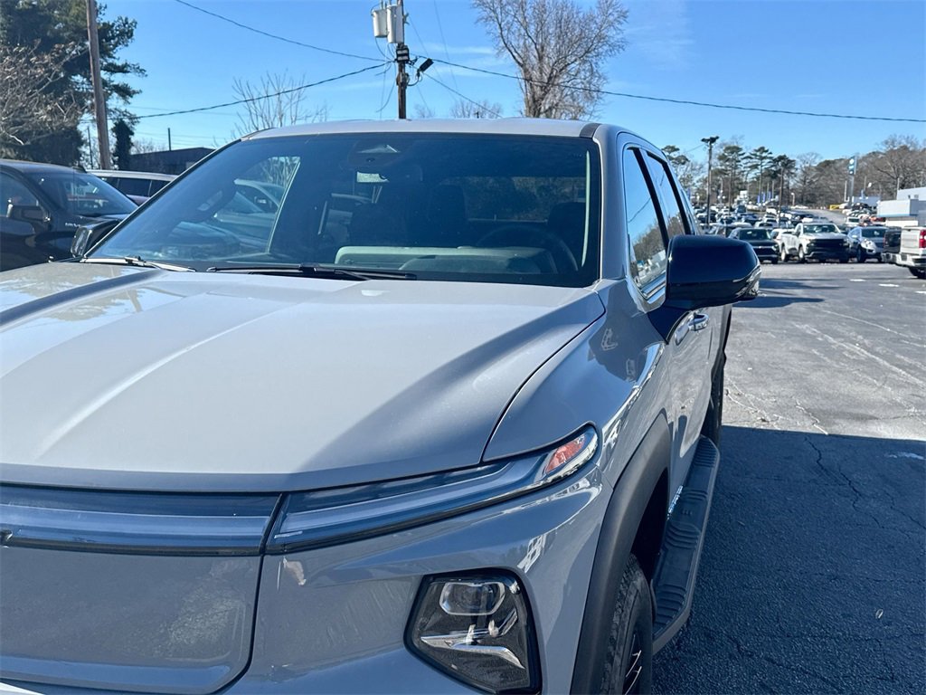Used 2025 Chevrolet Silverado EV LT image 11