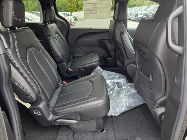 New 2027 Chrysler Pacifica Select FWD image 12