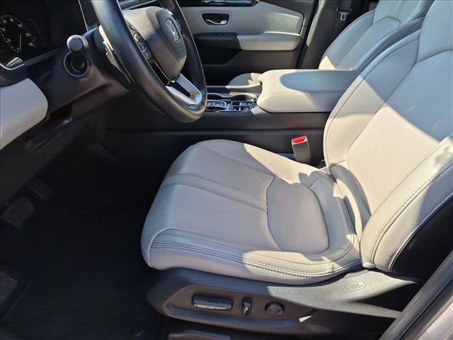 Certified 2025 Honda Pilot Touring image 17