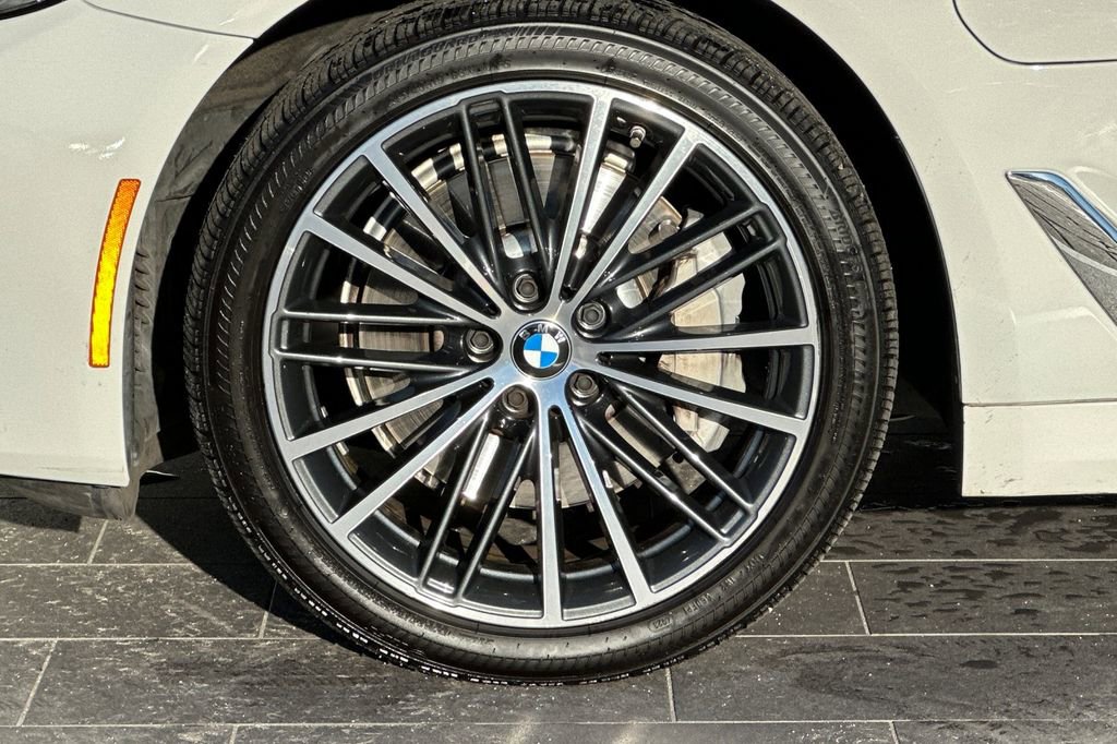 Used 2023 BMW 530e w/ Convenience Package image 31
