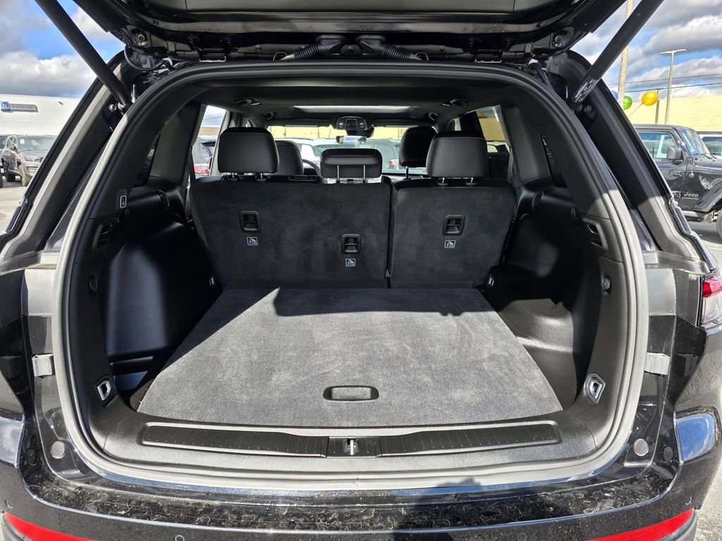Certified 2025 Jeep Grand Cherokee Altitude image 10