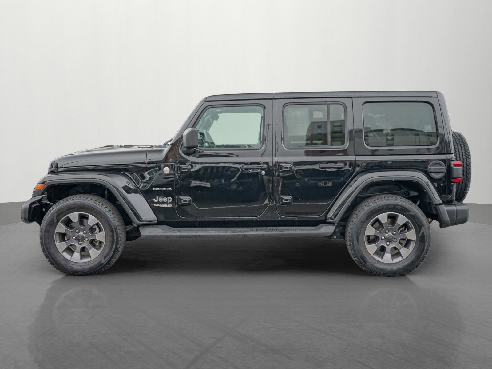 Used 2021 Jeep Wrangler Unlimited Sahara w/ LED Lighting Group image 4