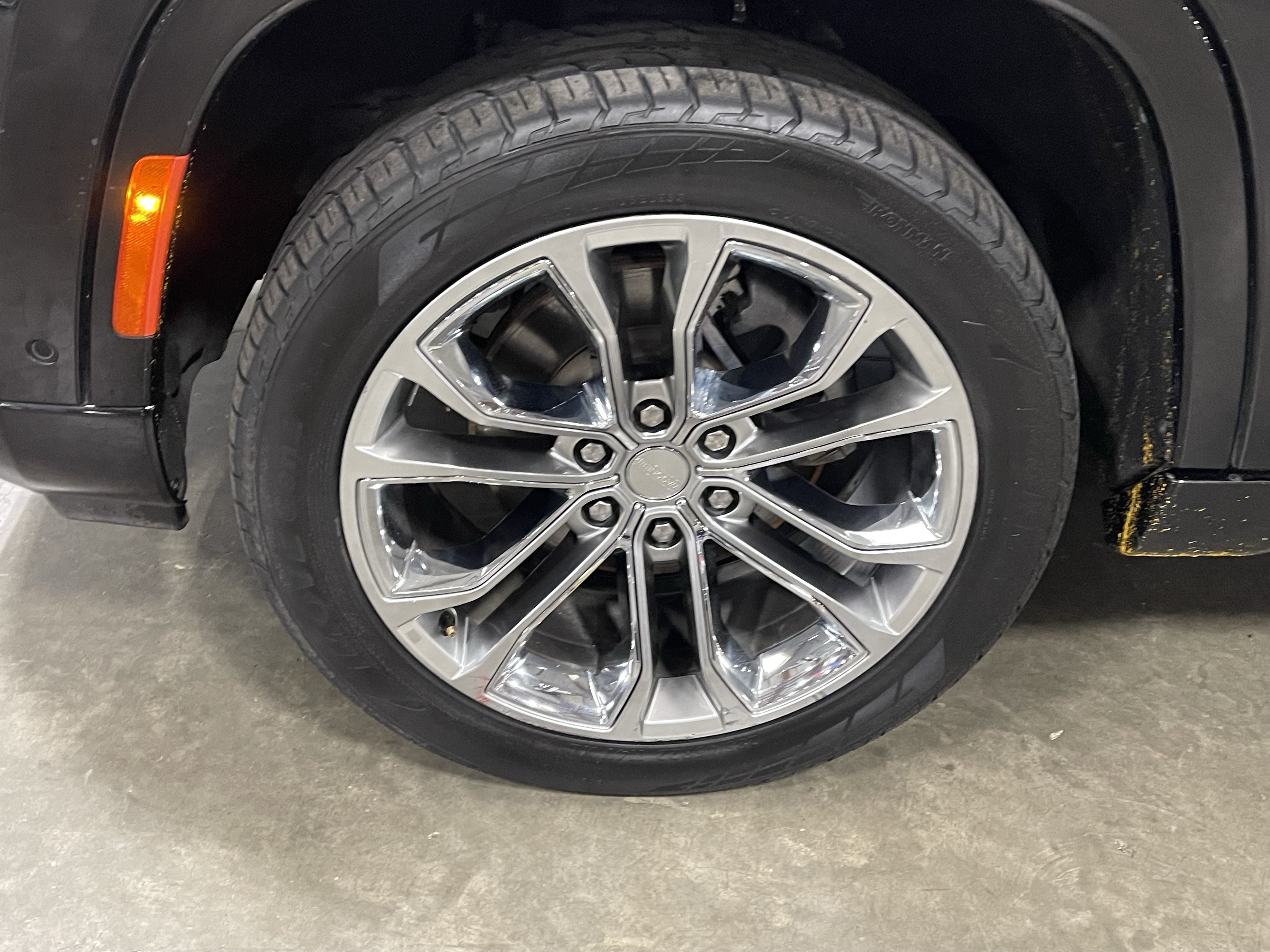 Used 2023 Jeep Grand Wagoneer Series II AWD/4WD image 9