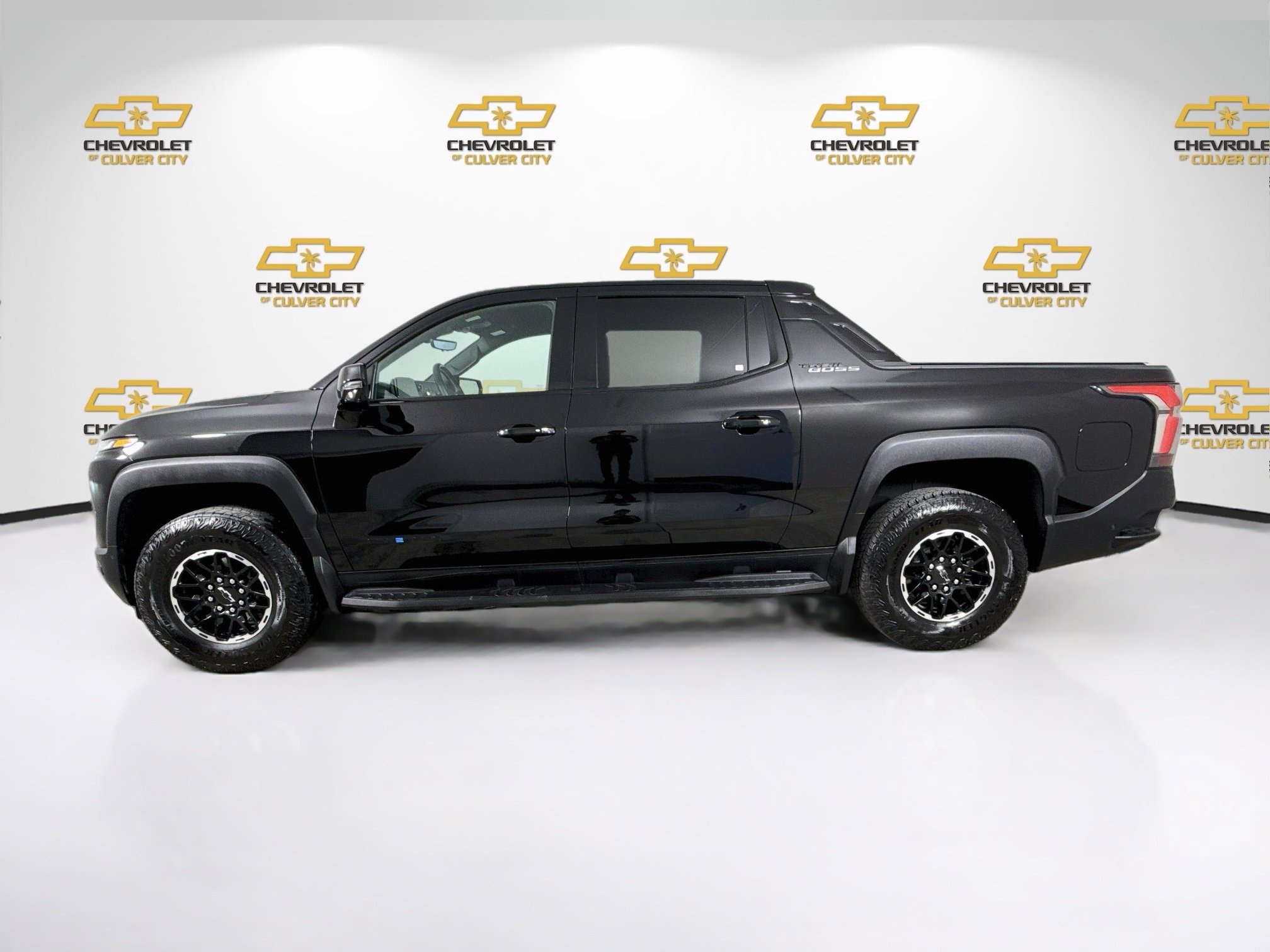 Used 2026 Chevrolet Silverado EV Trail Boss AWD/4WD image 5