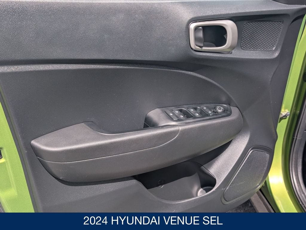 Certified 2024 Hyundai Venue SEL FWD image 11